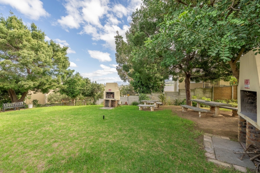 2 Bedroom Property for Sale in Bloemhof Western Cape